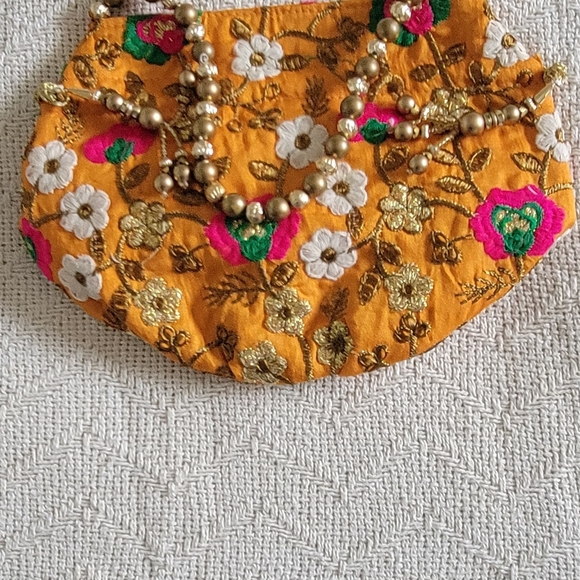 Multicolor Embroidered Women's Clutch Set - Picture 11 of 16